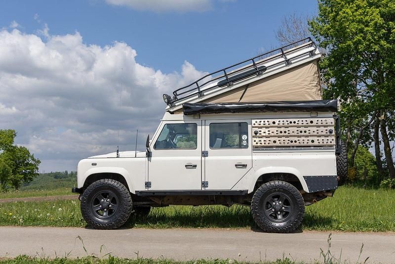 Weiß Gebraucht 2009 Land Rover Defender SUV | 67.000 € - Bild 1/4