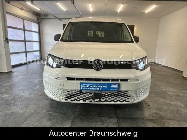 Second-hand VW Caddy 102 CP (75 kW) 2023 Alb Monovolum