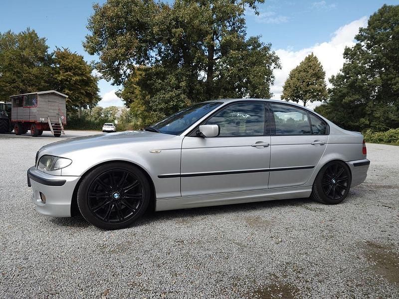 Silber Gebraucht 2002 BMW 330 M Sport Limousine | 16.500 € - Bild 1/4
