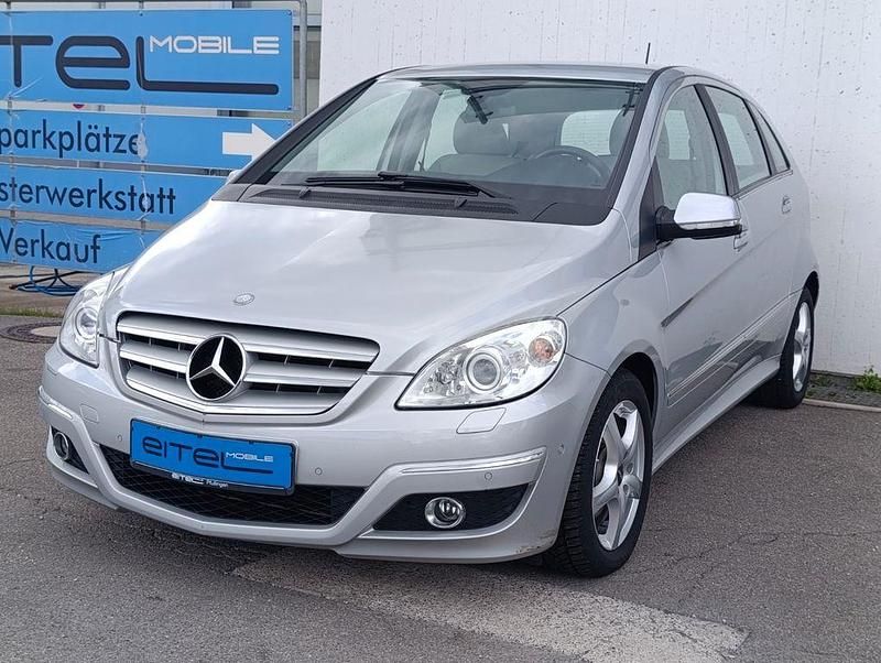 Silber Gebraucht 2009 Mercedes B180 Van / Kleinbus | 6.990 € (Fairer Preis) - Bild 1/4