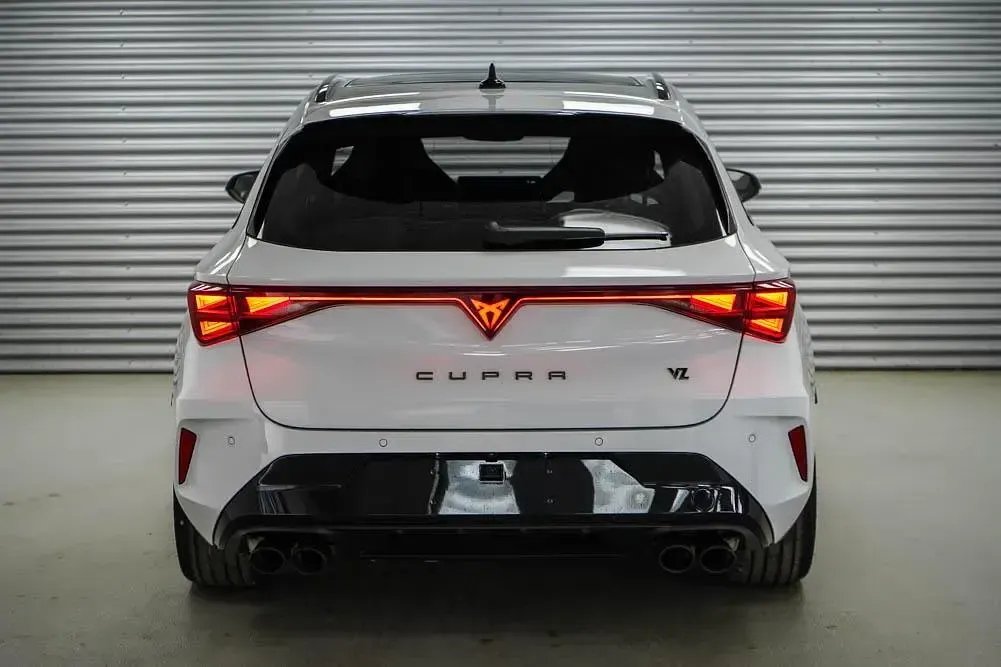 Neu Cupra Leon VZ 333 PS (244 kW) 2026 Nevada white metallic (2y) Kombi