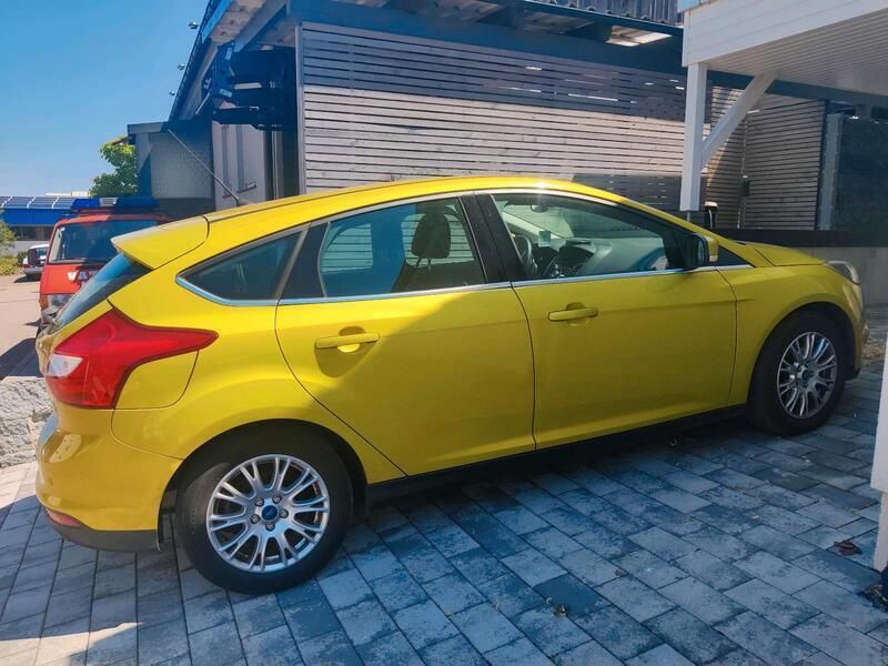 Gelb Gebraucht 2011 Ford Focus Titanium Limousine | 4.600 € (Fairer Preis) - Bild 1/4
