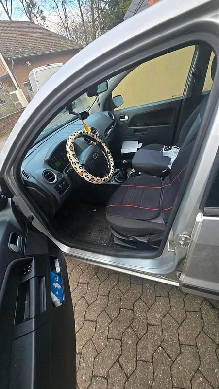 Grau Gebraucht 2009 Ford Fusion Kleinwagen | 1.450 € (Guter Preis) - Bild 1/4