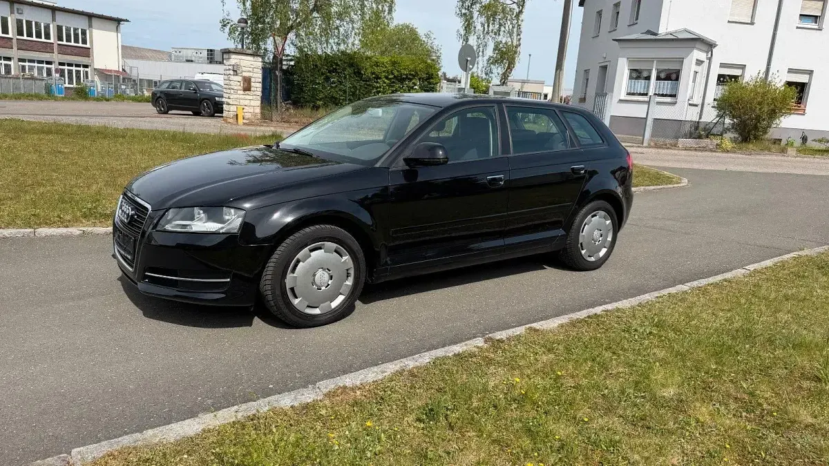 Gebraucht Audi A3 Attraction 105 PS (77 kW) 2010 Schwarz Kleinwagen