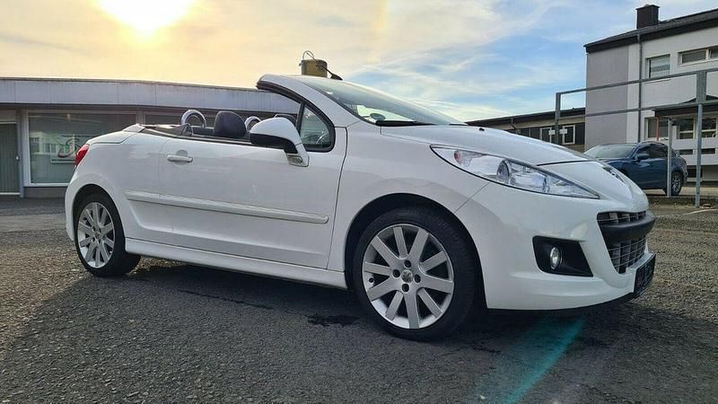 Weiß Gebraucht 2011 Peugeot 207 CC Platinum Cabrio | 4.690 € (Fairer Preis) - Bild 1/1