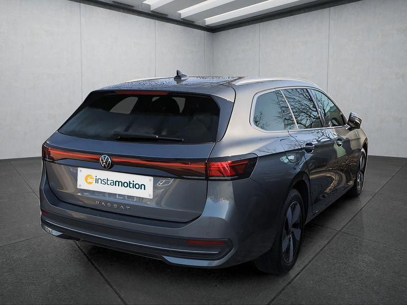 Gebraucht VW Passat 150 PS (110 kW) 2025 Grau Kombi
