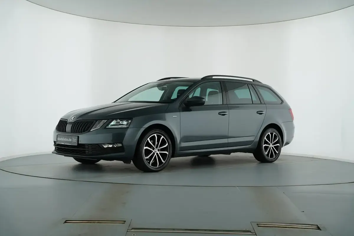 Gebraucht Skoda Octavia Clever 150 PS (110 kW) 2018 Quarzgrau metallic Kombi