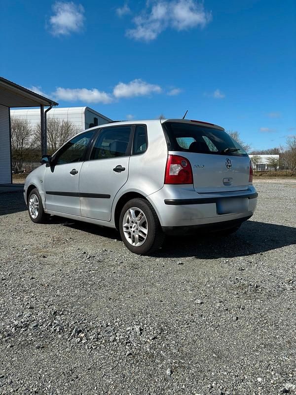Gebraucht VW Polo Comfortline 75 PS (55 kW) 2002 Silber Limousine