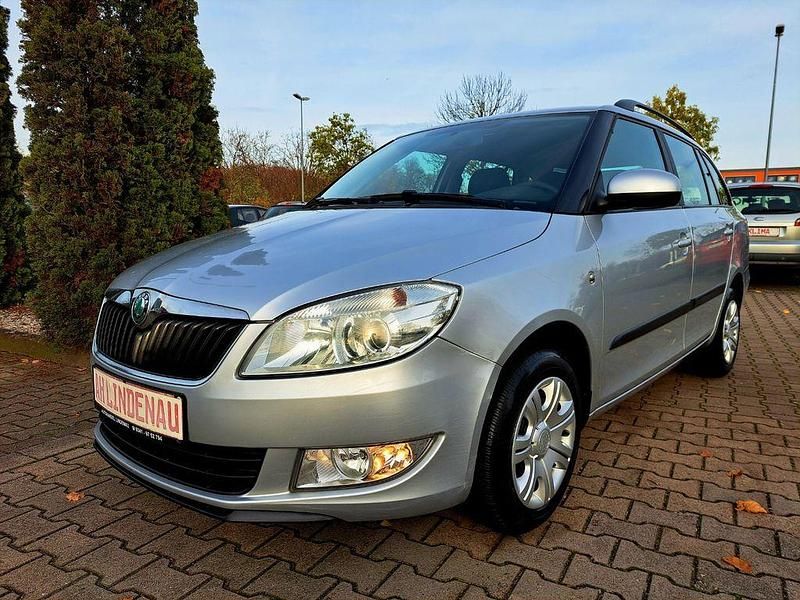 Stribrna brilliant Gebraucht 2012 Skoda Fabia Ambition Kombi | 4.290 € (Fairer Preis) - Bild 1/4