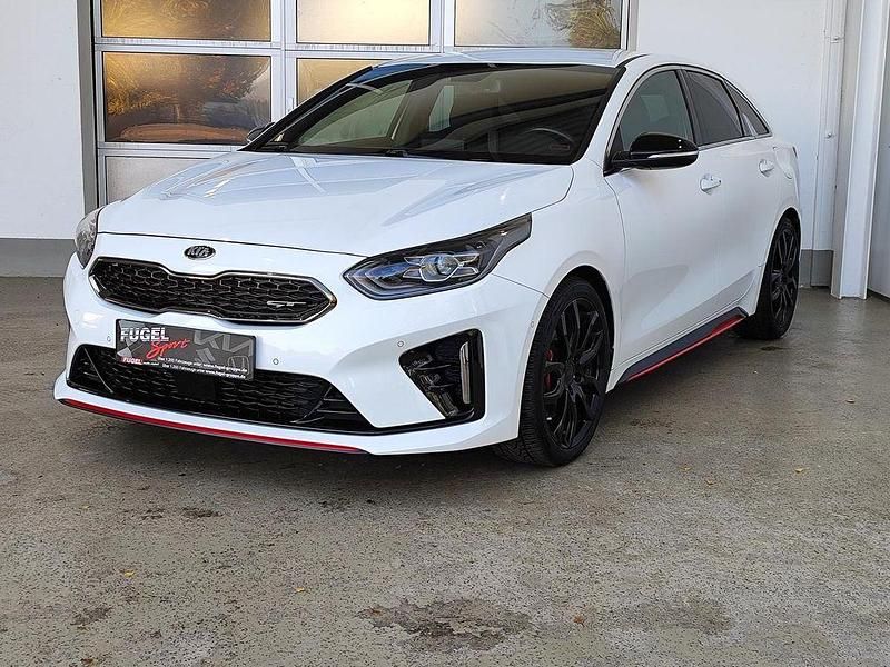 Gebraucht Kia ProCeed Comfort 204 PS (150 kW) 2019 Deluxeweiss met. Kleinwagen