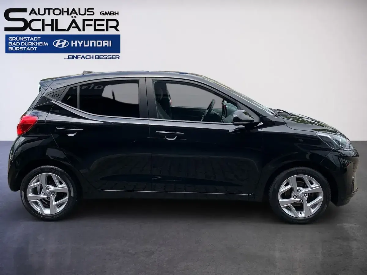 Gebraucht Hyundai i10 GO! 67 PS (49 kW) 2023 Phantom black / met Kleinwagen