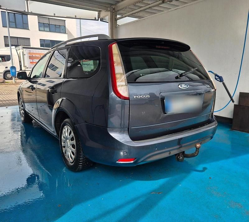 Gebraucht Ford Focus Titanium 109 PS (80 kW) 2011 Grau Kombi