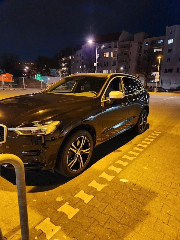 Schwarz Gebraucht 2017 Volvo XC60 R-Design SUV | 27.950 € (Etwas zu teuer) - Bild 1/4