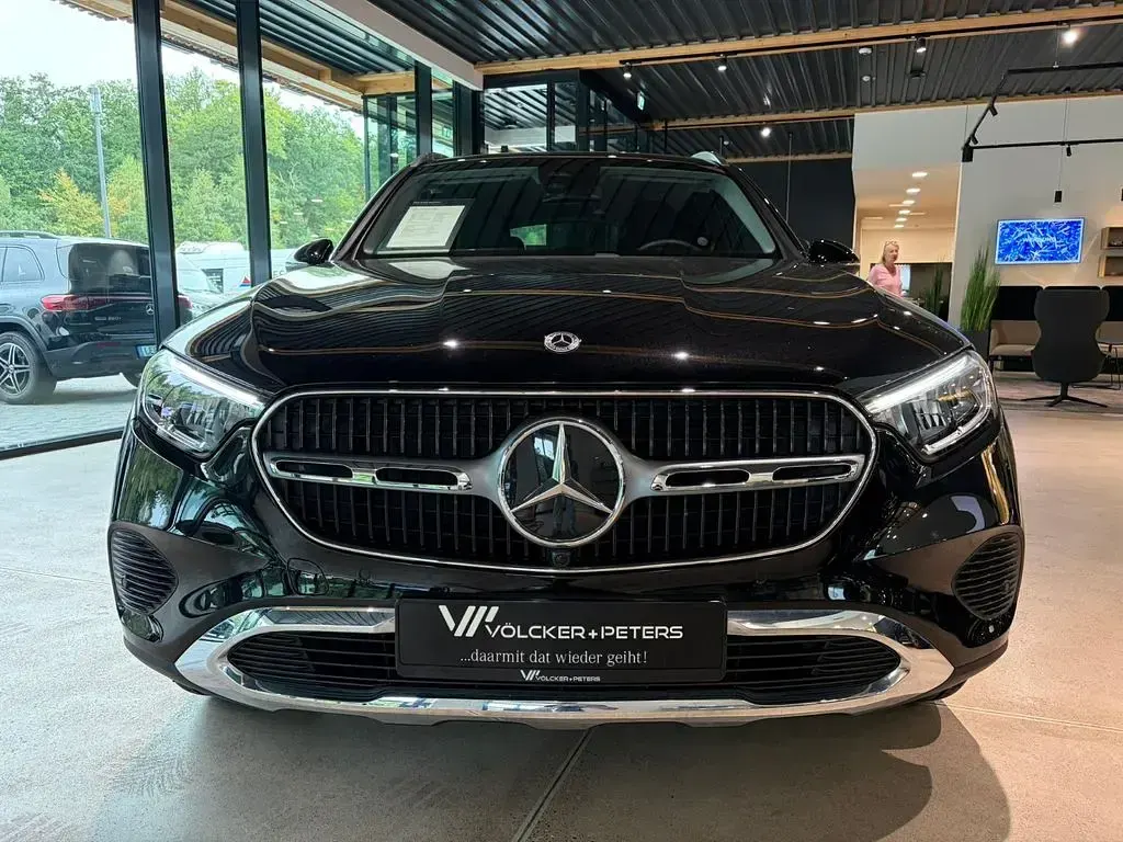 Gebraucht Mercedes GLC220 197 PS (144 kW) 2025 Schwarz SUV