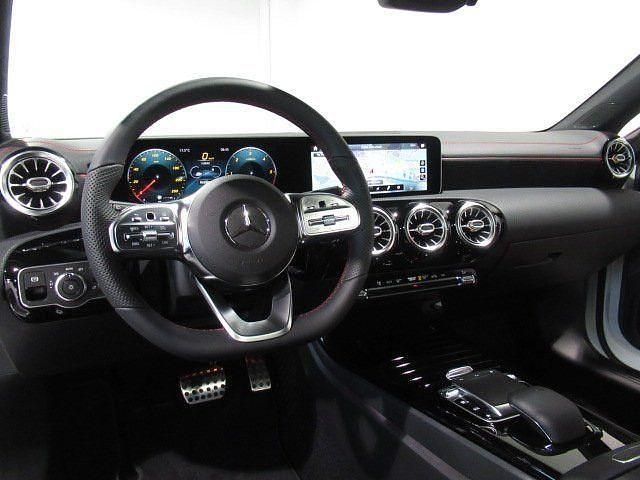 Gebraucht 2019 Mercedes CLA220 Shooting Brake AMG line Kombi | 27.900 € (Etwas zu teuer) - Bild 1/4