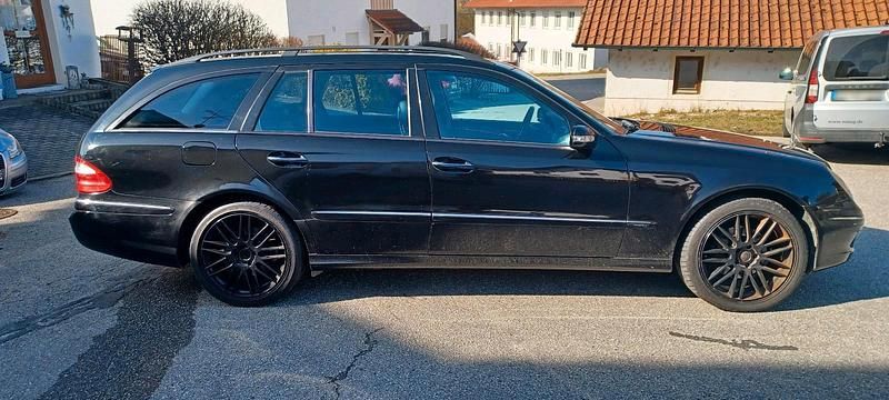 Gebraucht Mercedes 320 204 PS (150 kW) 2004 Schwarz Kombi