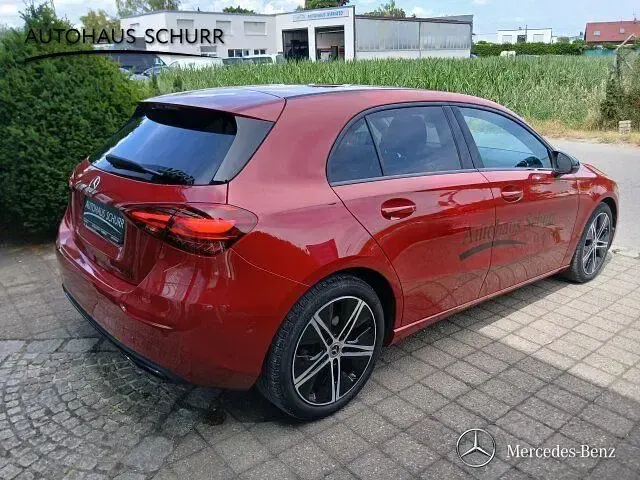 Gebraucht Mercedes A200 Progressive 163 PS (119 kW) 2023 Patagonienrot  lack (metallic) Kleinwagen