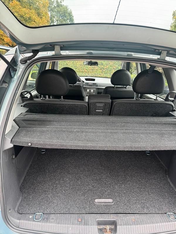 Grau Gebraucht 2006 Opel Meriva Van / Kleinbus | 1.800 € (Guter Preis) - Bild 1/4