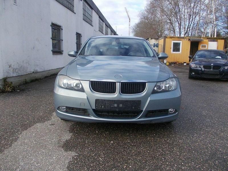Grau Gebraucht 2007 BMW 320 Kombi | 1.899 € (Superpreis) - Bild 1/4