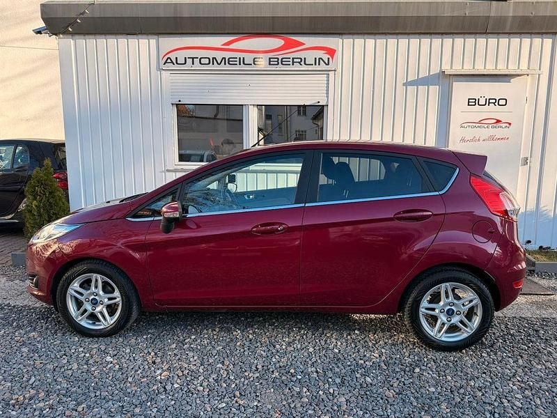 Gebraucht Ford Fiesta Titanium 101 PS (74 kW) 2014 Violet Kleinwagen