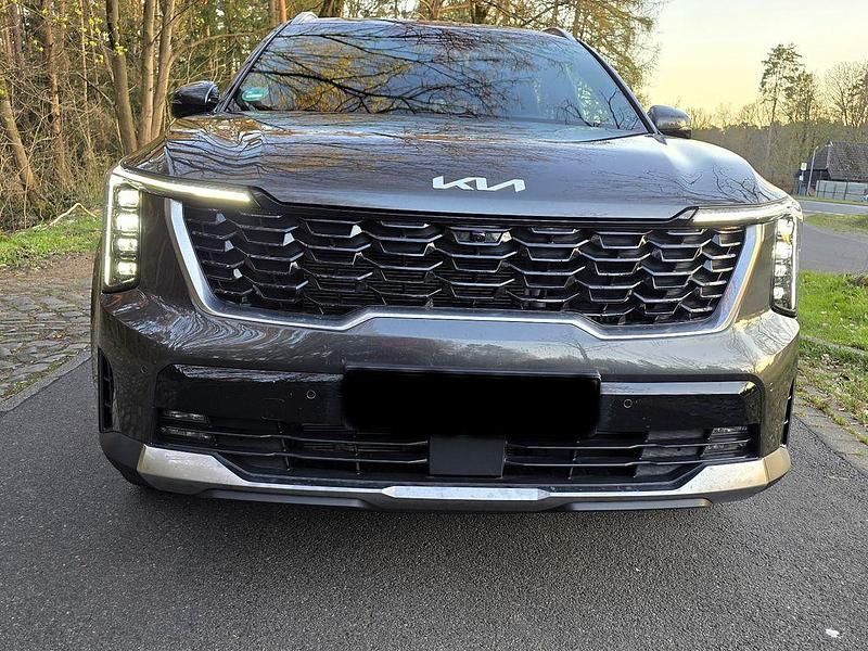 Grau Gebraucht 2025 Kia Sorento Platinum SUV | 54.400 € (Fairer Preis) - Bild 1/4