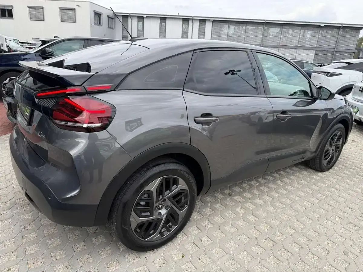 Gebraucht Citroën C4 Feel 131 PS (96 kW) 2022 Platinium grau metalliclackie Limousine