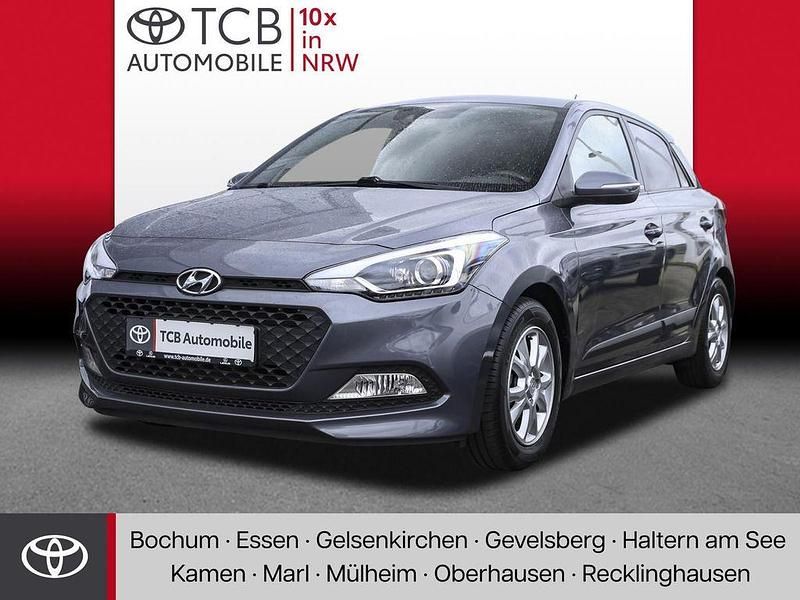 Grau Gebraucht 2017 Hyundai i20 Passion Limousine | 10.989 € (Fairer Preis) - Bild 1/4
