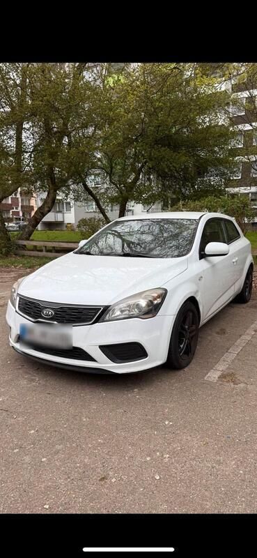 Weiß Gebraucht 2013 Kia Ceed 2 Limousine | 1.100 € - Bild 1/4