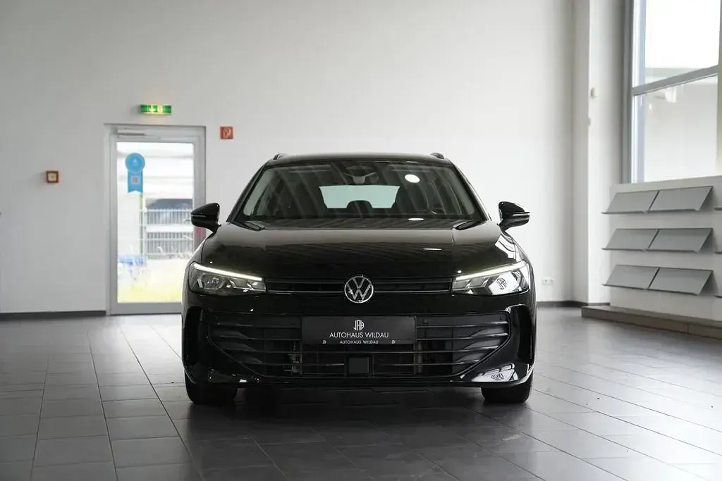 Gebraucht VW Passat 150 PS (110 kW) 2024 Grenadillschwarz Kombi