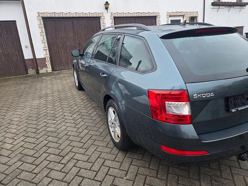 Gebraucht Skoda Octavia Active 110 PS (80 kW) 2016 Blau Kleinwagen