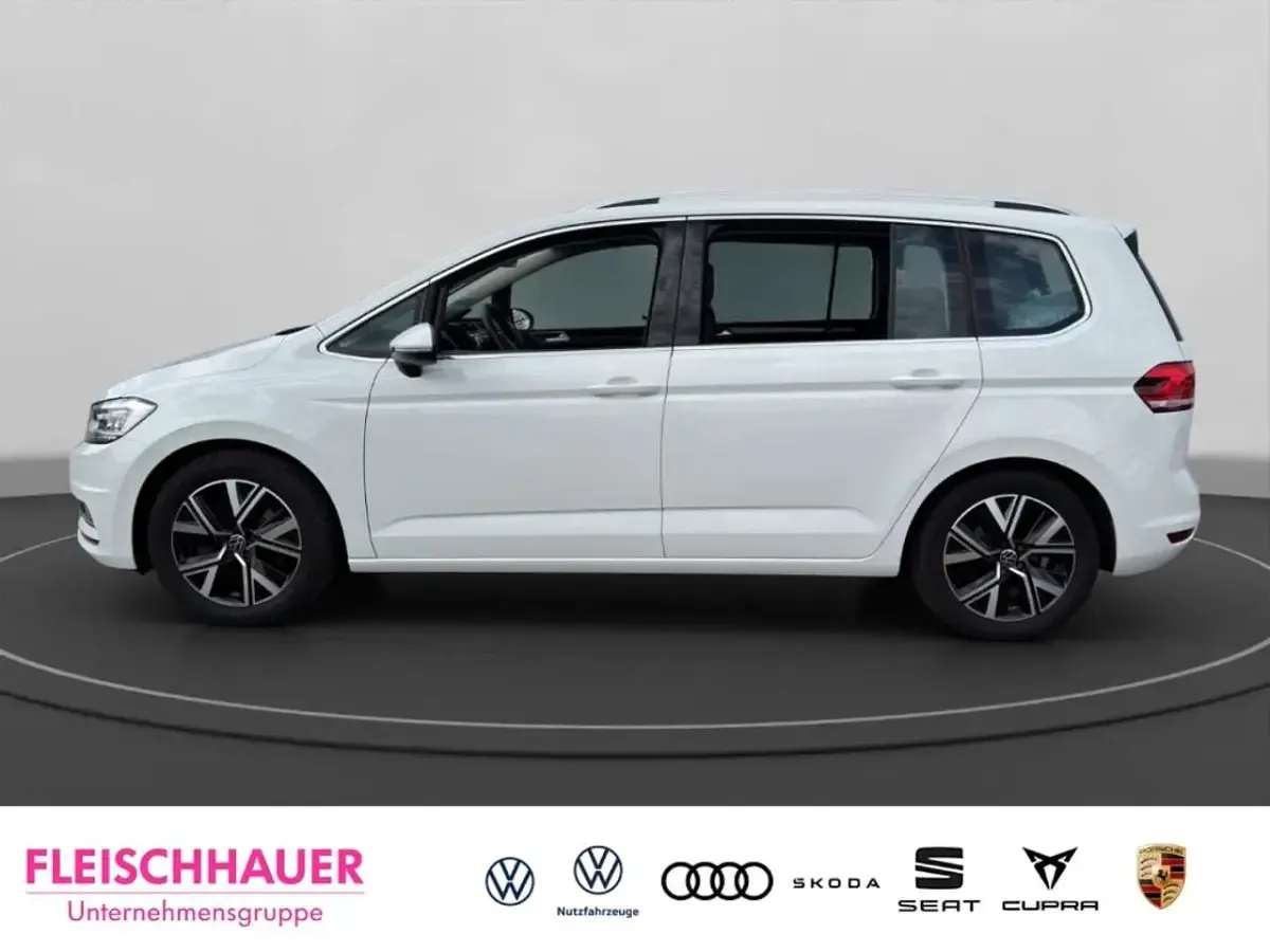 Gebraucht VW Touran Highline 150 PS (110 kW) 2023 Weiss Van / Kleinbus