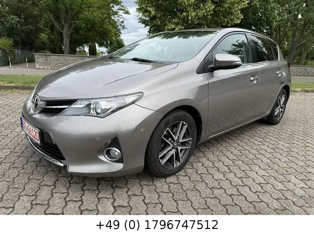 Gebraucht Toyota Auris Edition 124 PS (91 kW) 2015 Braun Limousine