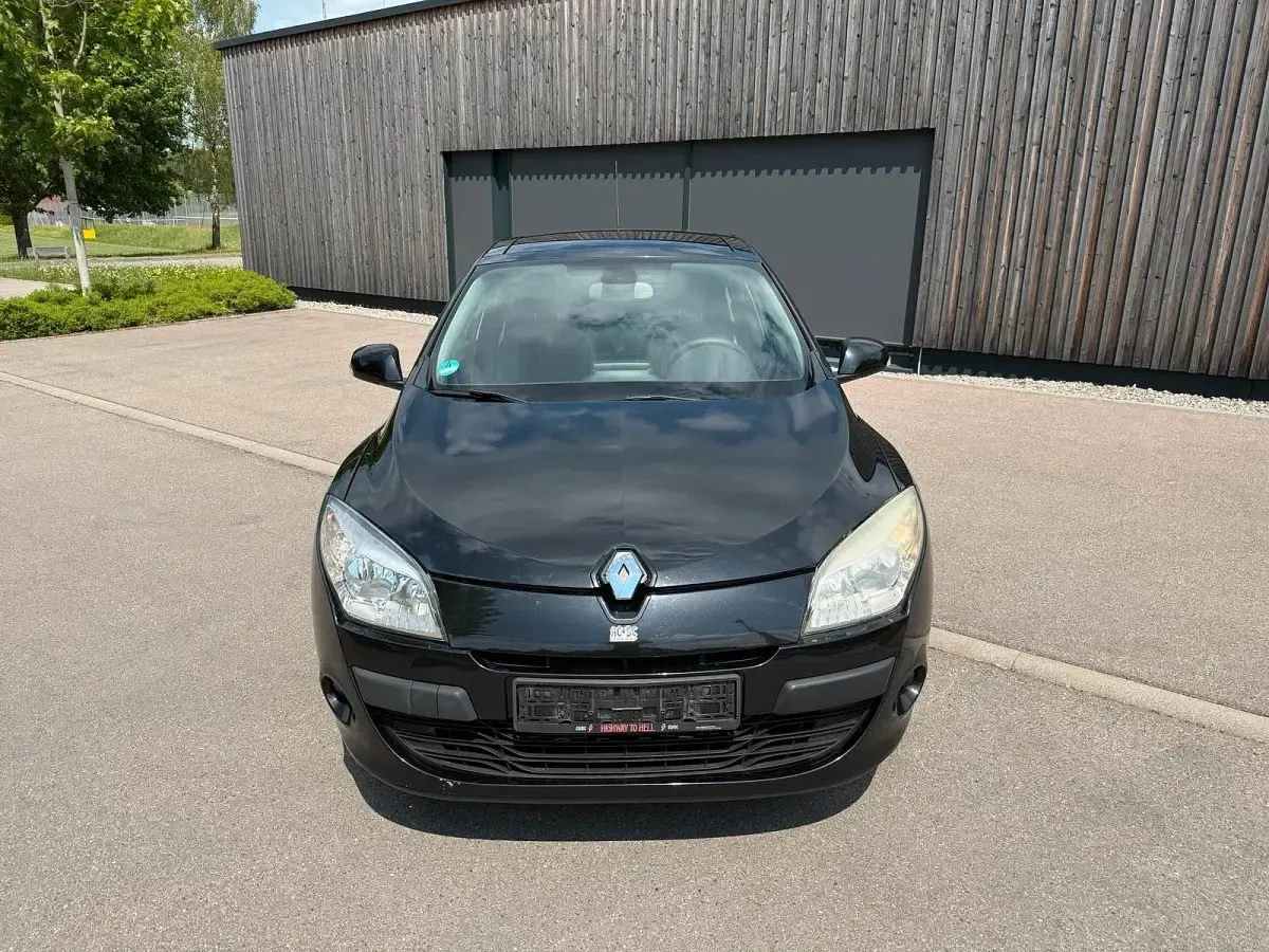 Używany Renault Mégane 130 KM (95 kW) 2010 Czarny Sedan/Limuzyna