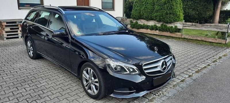Schwarz Gebraucht 2014 Mercedes E350 Avantgarde Kombi | 15.900 € (Guter Preis) - Bild 1/4