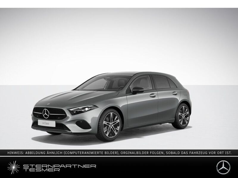 Grau Neu 2025 Mercedes A200 Night Limousine | 38.364 € (Superpreis) - Bild 1/4