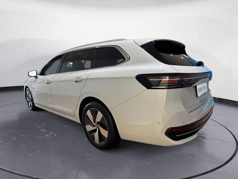 Gebraucht VW Passat Elegance 150 PS (110 kW) 2025 Weiß Limousine