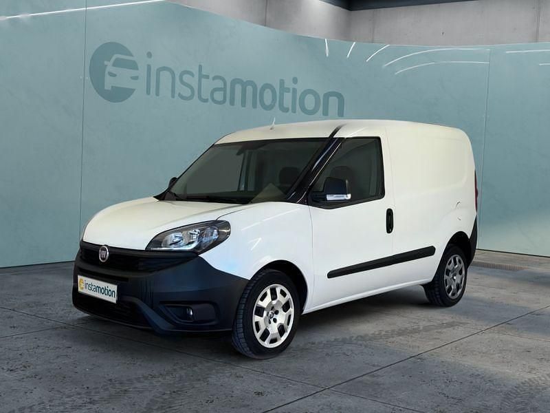 Weiß Gebraucht 2022 Fiat Doblò Van / Kleinbus | 16.599 € (Guter Preis) - Bild 1/4
