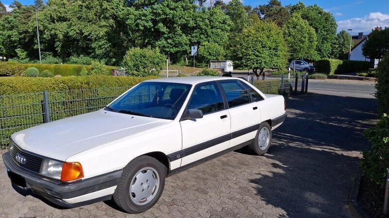 Weiß Gebraucht 1988 Audi 100 Limousine | 900 € - Bild 1/4