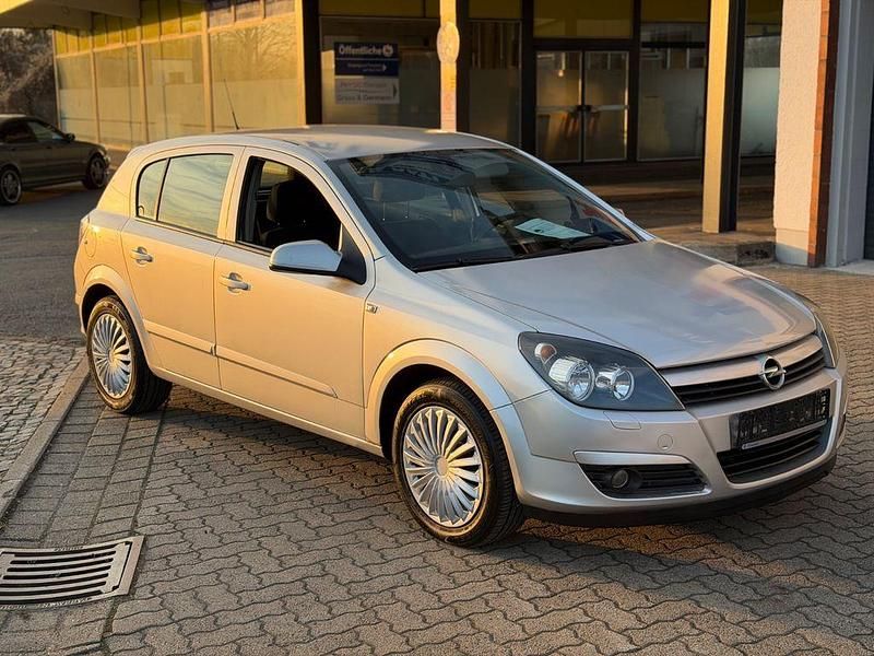 Gebraucht Opel Astra Edition 125 PS (91 kW) 2005 Silber Limousine