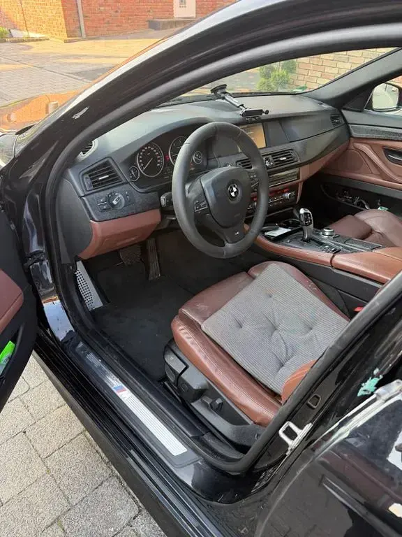 Gebraucht BMW 530 Sport Line 258 PS (189 kW) 2011 Schwarz Kombi
