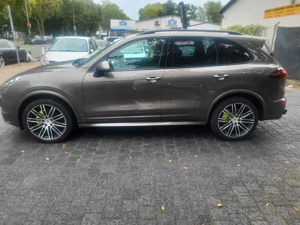 Gebraucht Porsche Cayenne S E-Hybrid 333 PS (244 kW) 2015 Gold SUV