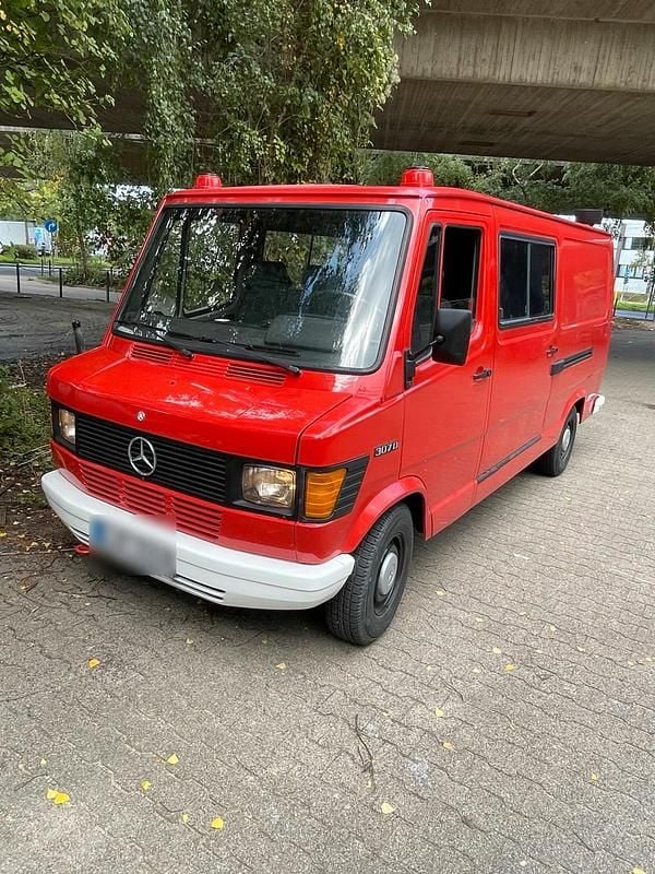 Rot Gebraucht 1983 Mercedes T1 Van | 13.500 € - Bild 1/4