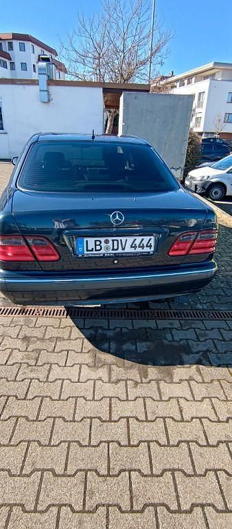 Gebraucht Mercedes E430 Elegance 279 PS (205 kW) 2001 Schwarz Limousine