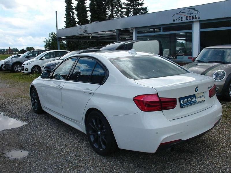 Gebraucht BMW 318 M Sport 136 PS (100 kW) 2017 Alpinweiss 3 Limousine