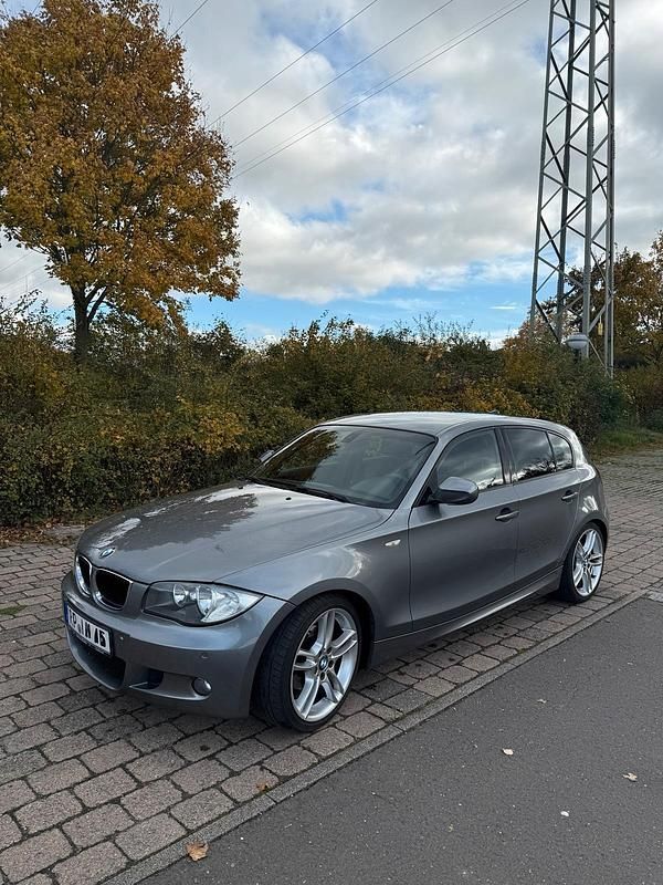 Grau Gebraucht 2010 BMW 118 M Sport Kleinwagen | 6.100 € (Fairer Preis) - Bild 1/4