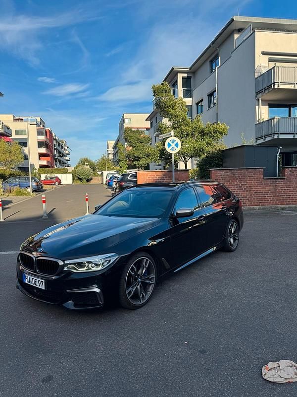 Schwarz Gebraucht 2019 BMW M550 Limousine | 29.900 € (Superpreis) - Bild 1/4