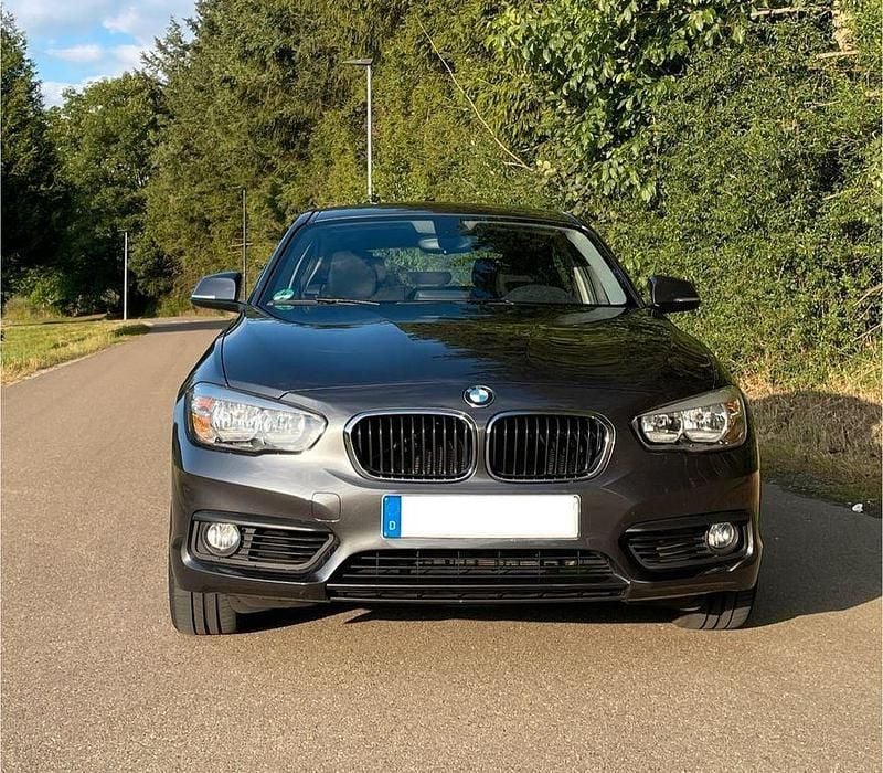 Grau Gebraucht 2018 BMW 120 Advantage Kleinwagen | 16.000 € (Guter Preis) - Bild 1/4