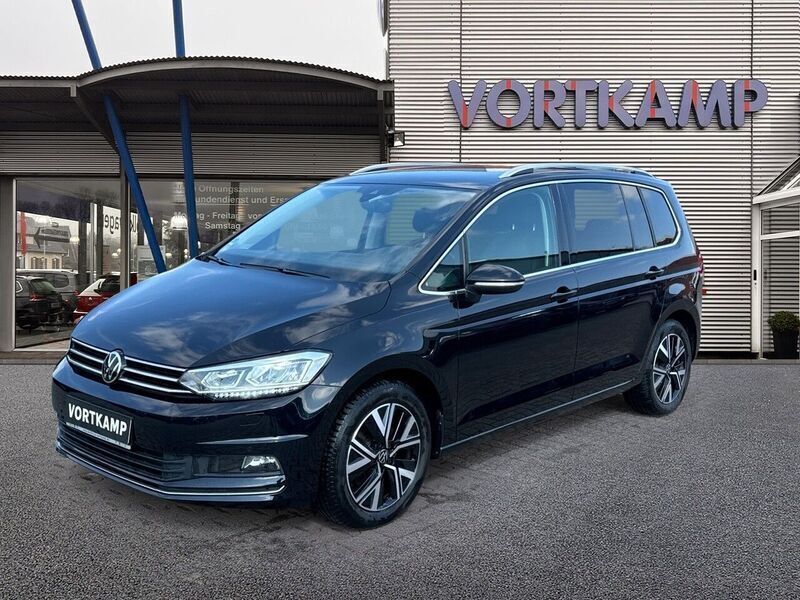 Schwarz Gebraucht 2021 VW Touran Highline Van / Kleinbus | 28.890 € (Etwas zu teuer) - Bild 1/4
