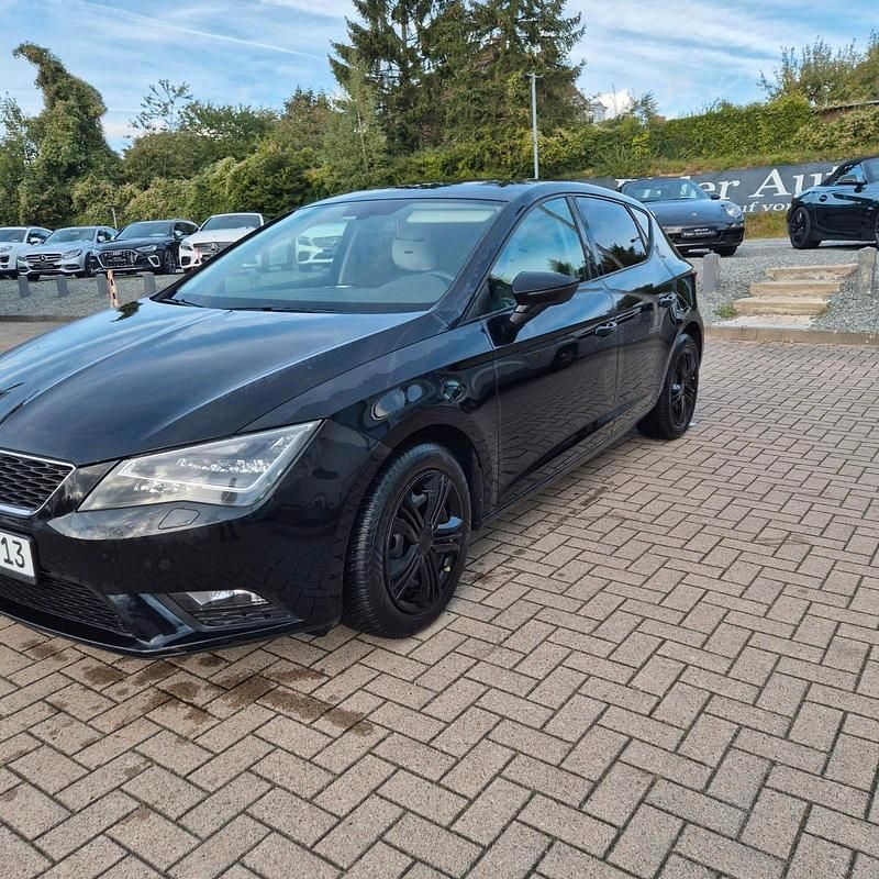 Schwarz Gebraucht 2013 Seat Leon Limousine | 7.999 € (Fairer Preis) - Bild 1/4