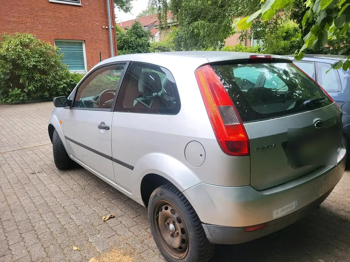 Gebraucht Ford Fiesta 60 PS (44 kW) 2002 Silber Kleinwagen